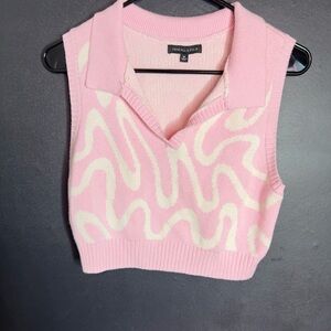 Kendall and Kylie pink crop shirt size medium